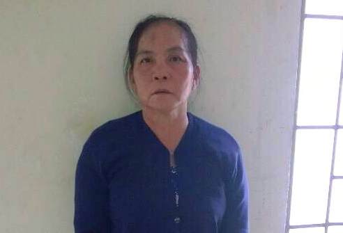 Người giúp việc cũ khống chế mẹ con chủ nhà, cướp tài sản