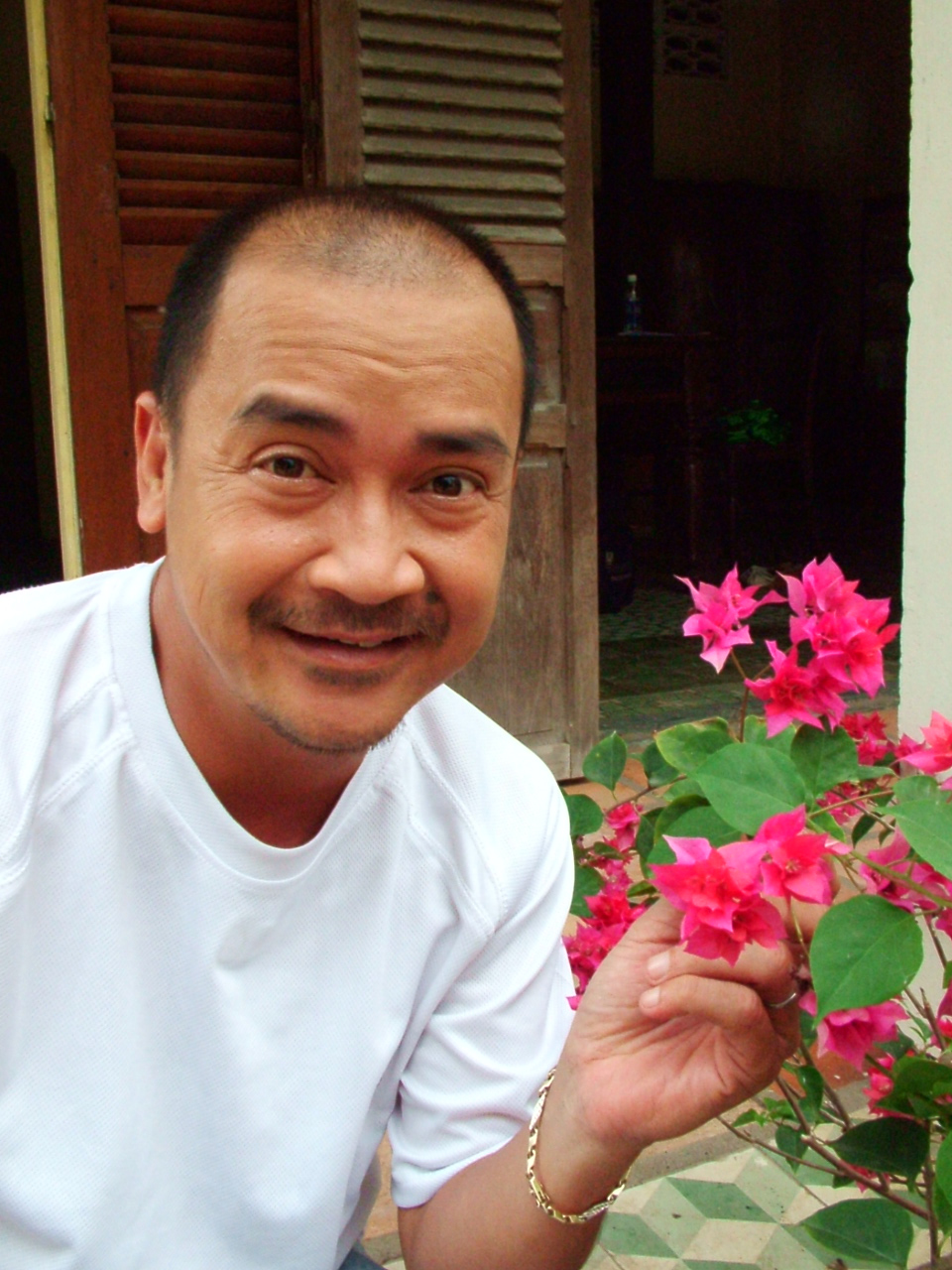 Nghệ sĩ Hoàng Sơn: “Làm mới mình nhưng không bỏ vợ”