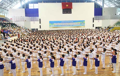 Gần 4.000 người cao tuổi tham gia thể dục dưỡng sinh