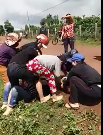 Clip đánh ghen gây xôn xao cộng đồng mạng