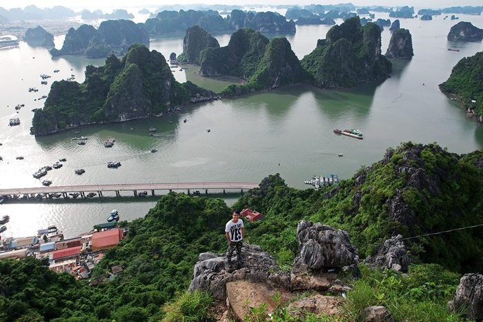 'Sống ảo' trên đỉnh núi Bài Thơ