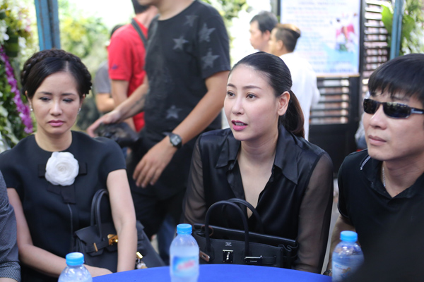 
Ca sĩ Hồng Nhung- Hoa hậu H&agrave; Kiều Anh
