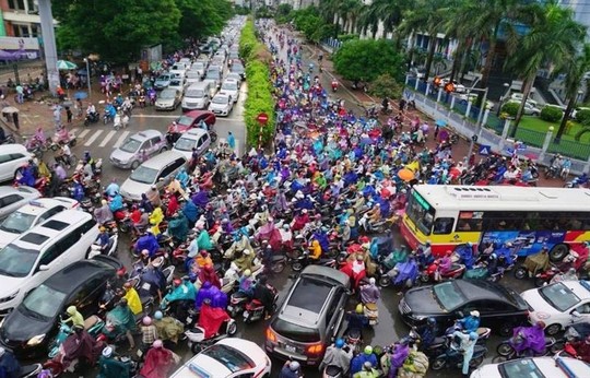 Đề xuất hạn chế ô tô, cấm xe máy ngoại tỉnh