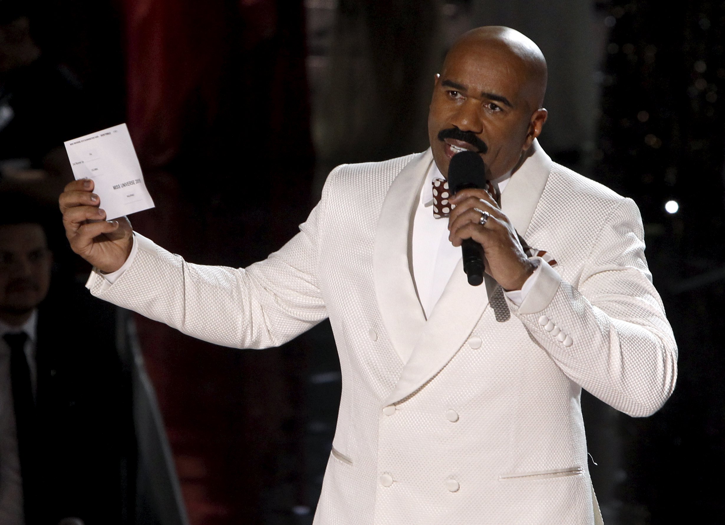 Dù công bố nhầm tên hoa hậu, Steve Harvey vẫn làm MC "Miss Universe" 2016