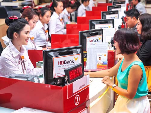 HDBank tặng mũ bảo hiểm cho bé
