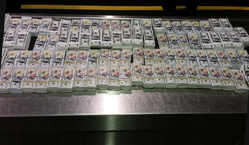 Mỹ tịch thu hơn 4,6 triệu USD tiền "âm phủ" của hai người Việt