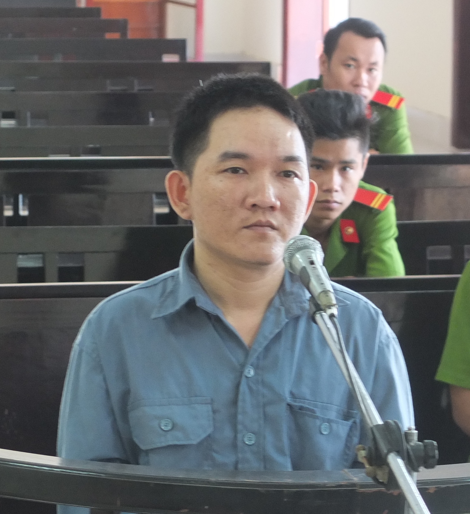 
Nguyễn Minh Hiền tại t&ograve;a
