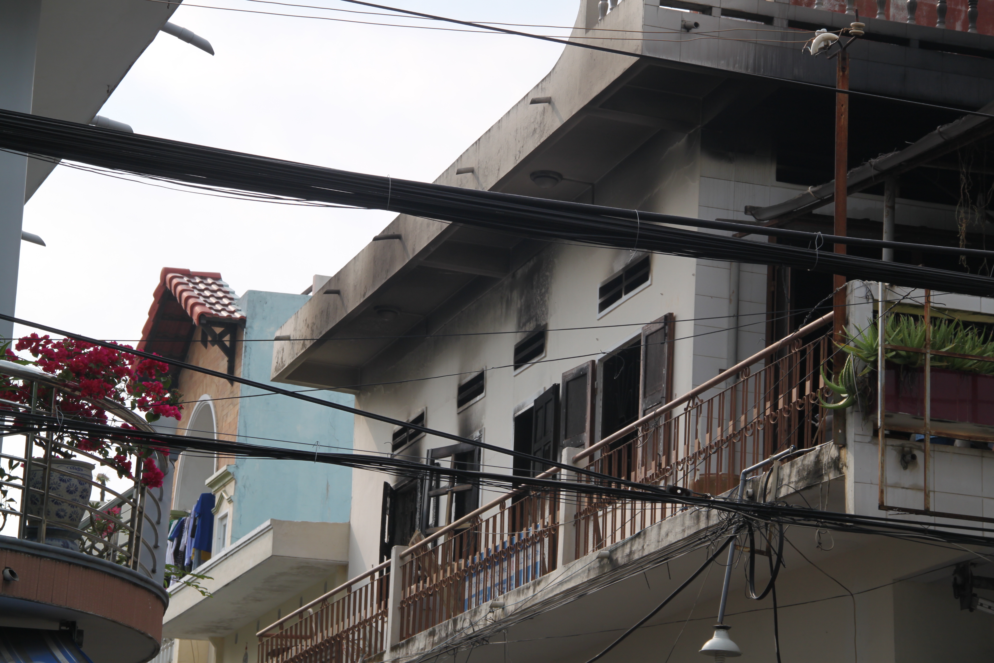 Đêm khuya nhà phát hỏa, một người chết cháy