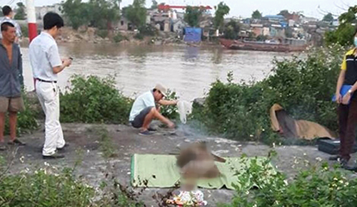 Phát hiện thi thể trôi sông mất một phần đầu và tứ chi