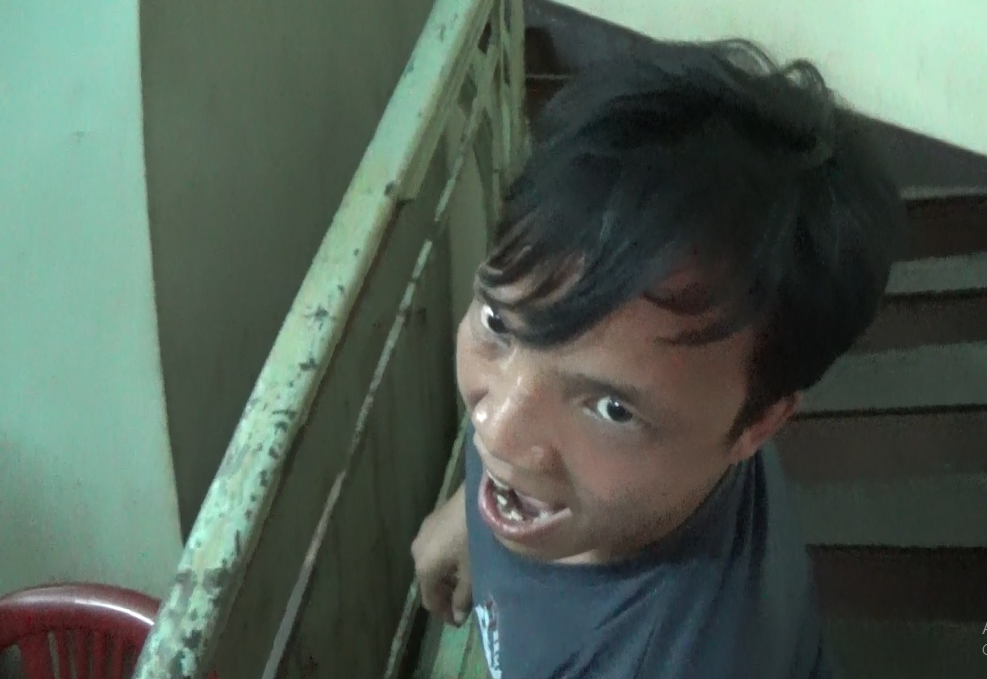 Thanh niên đòi đốt CSGT, náo động đường phố
