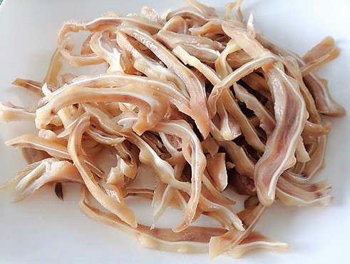 Tai heo xắt mỏng