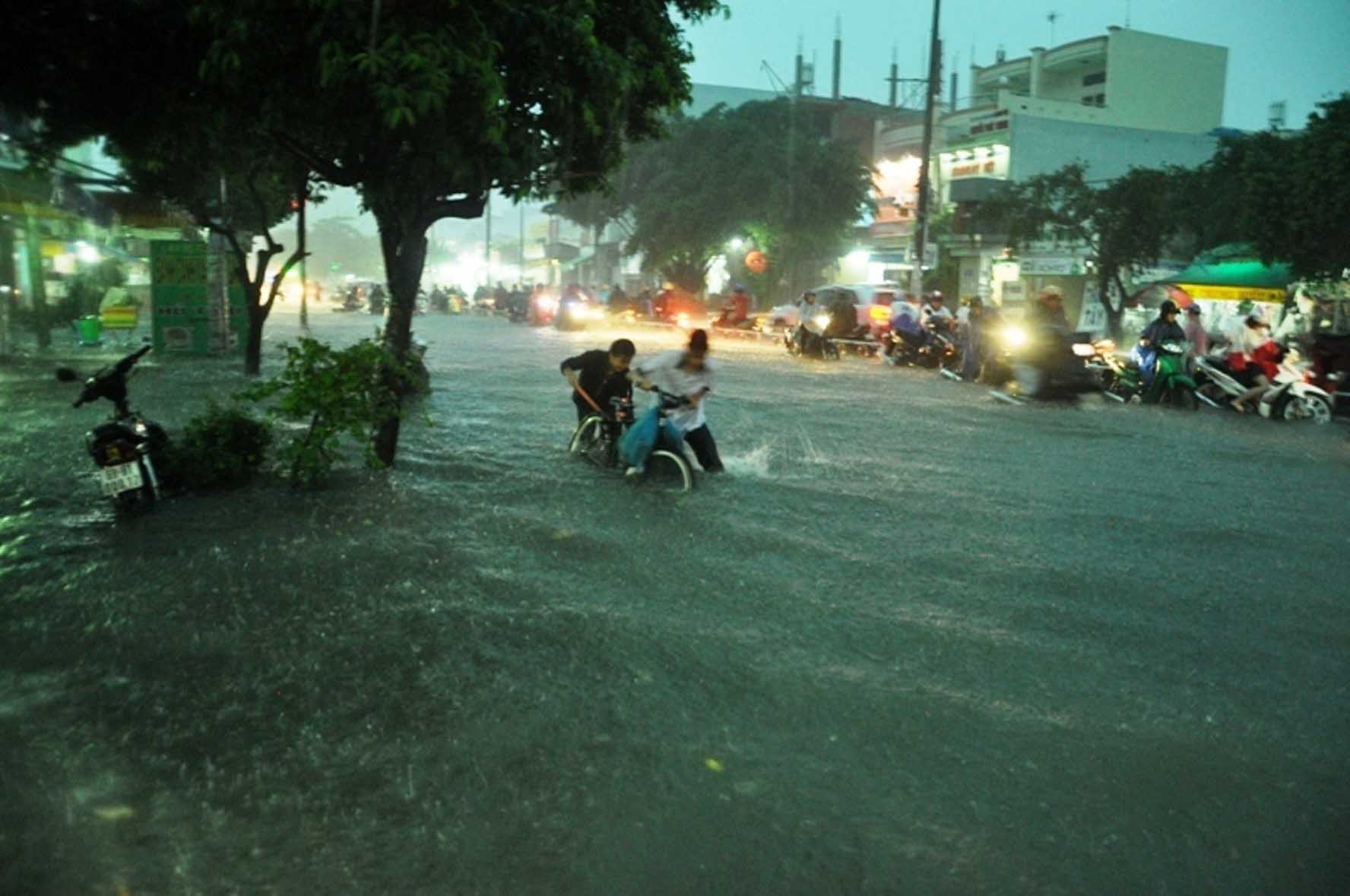 Không thể ước đoán mưa to hay nhỏ!