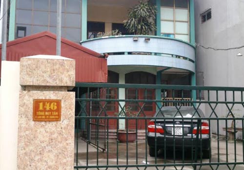 Cả cơ quan bỏ nhiệm sở đi lễ chùa
