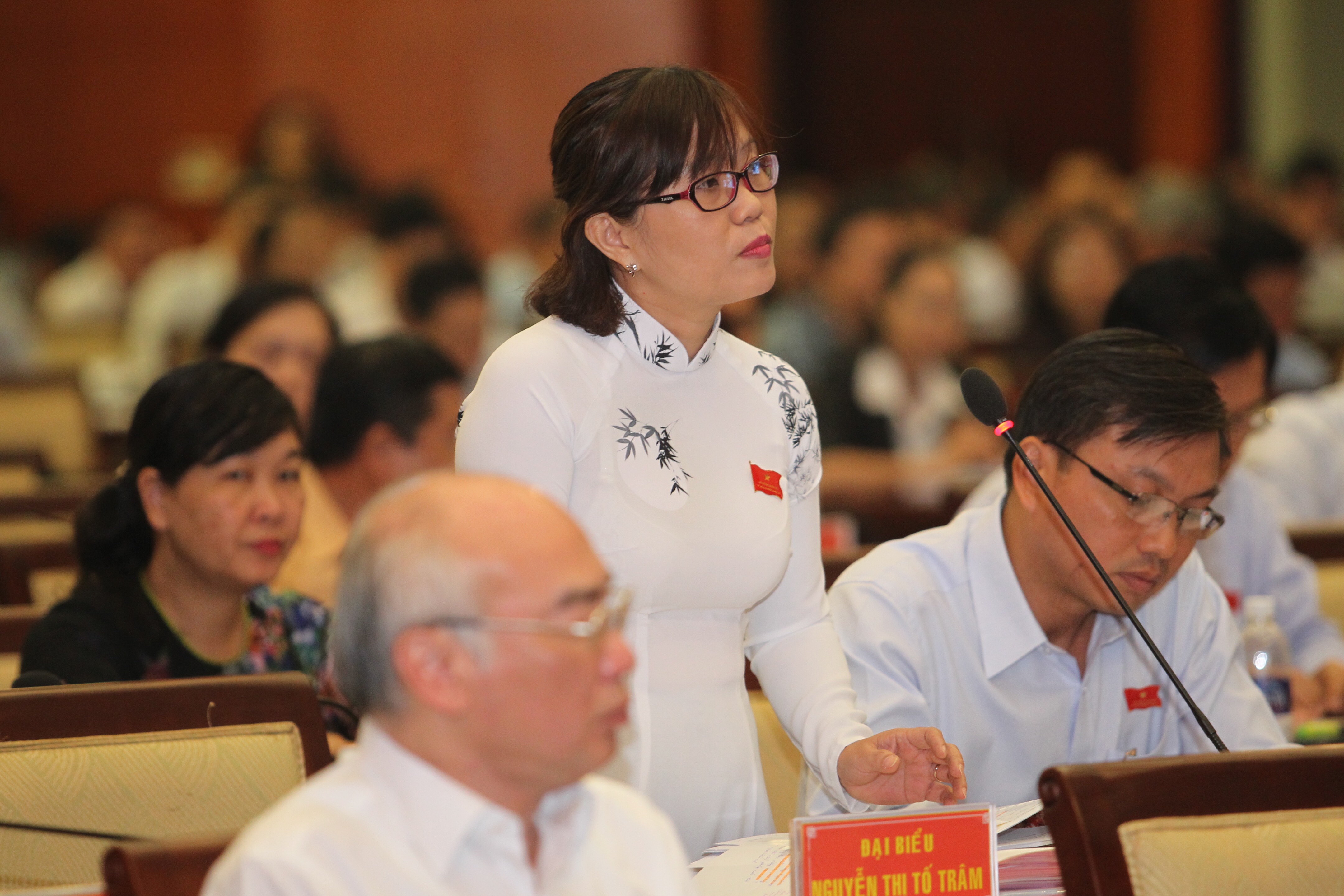 Đặt vấn đề thẳng thắn, trả lời trách nhiệm