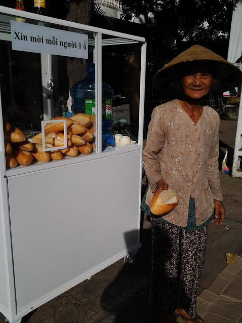 Bánh mì từ thiện