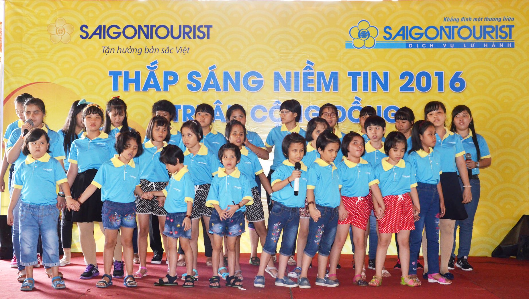 Thắp sáng niềm tin 2016:  Ánh sáng từ trái tim