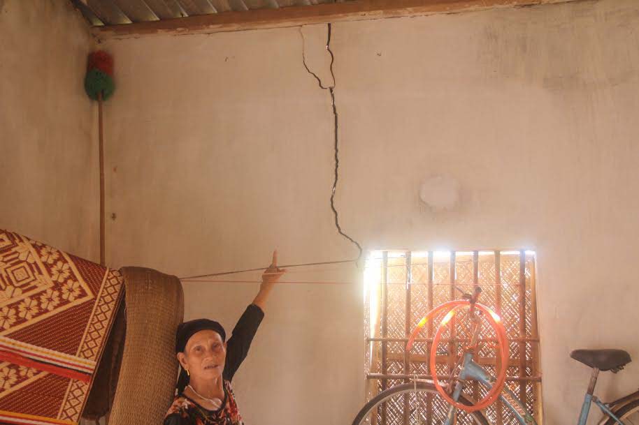 Nổ mìn thi công, hàng trăm nhà dân nứt