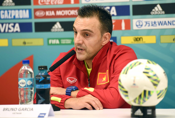 HLV Bruno Garcia: Tuyển Việt Nam sẽ tìm cách kìm chân Nga