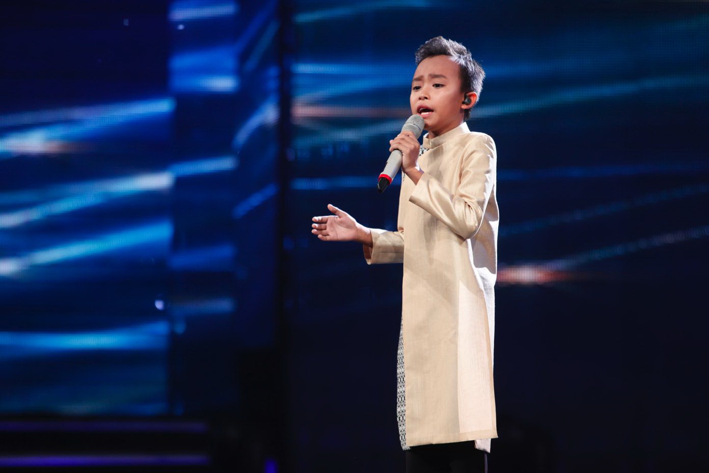 “Cậu bé hát đám cưới” Hồ Văn Cường lại dẫn đầu “Vietnam Idol Kids”