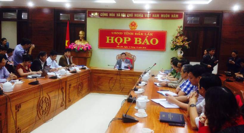 
&Ocirc;ng Nguyễn Tuấn H&agrave;, Ph&oacute; chủ tịch UBND tỉnh Đắk Lắk, chủ tr&igrave; cuộc họp b&aacute;o
