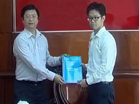
&Ocirc;ng Vũ Minh Ho&agrave;ng khi được bổ nhiệm l&agrave;m ph&oacute; gi&aacute;m đốc Trung t&acirc;m X&uacute;c tiến đầu tư - Thương mại v&agrave; Hội chợ triển l&atilde;m TP Cần Thơ. Ảnh: PLO
