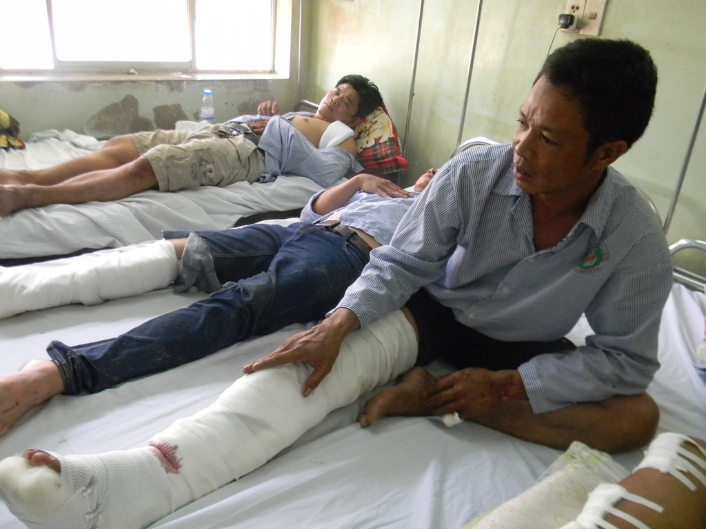 Vụ tai nạn thảm khốc ở Bình Thuận:  Bàng hoàng, tang thương!