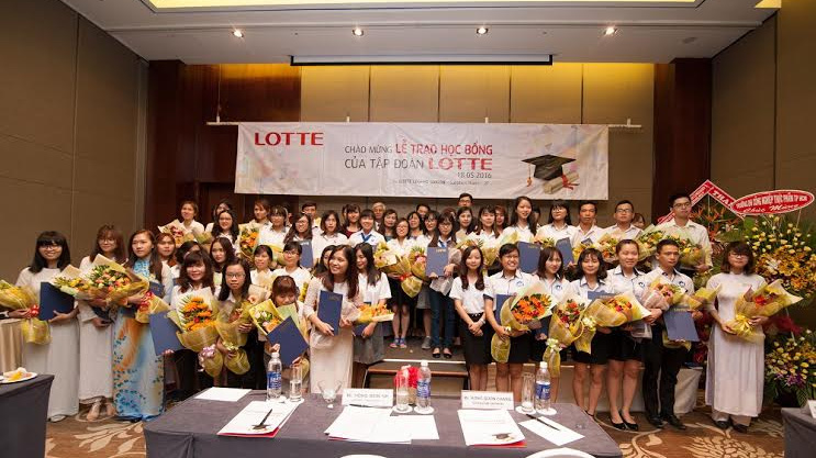 Lotte Mart trao học bổng cho 48 sinh viên