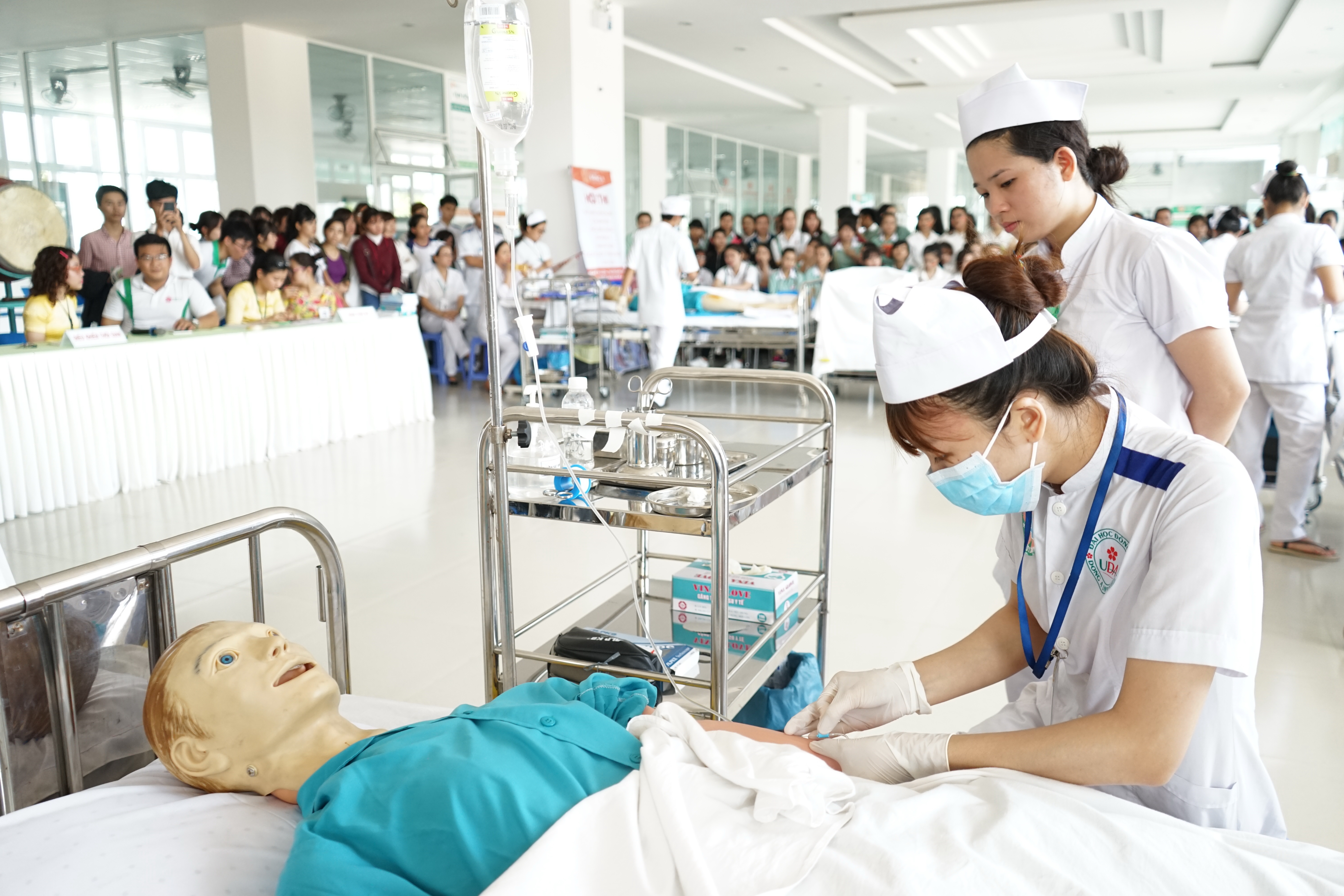 Sinh viên ngành điều dưỡng không lo thất nghiệp