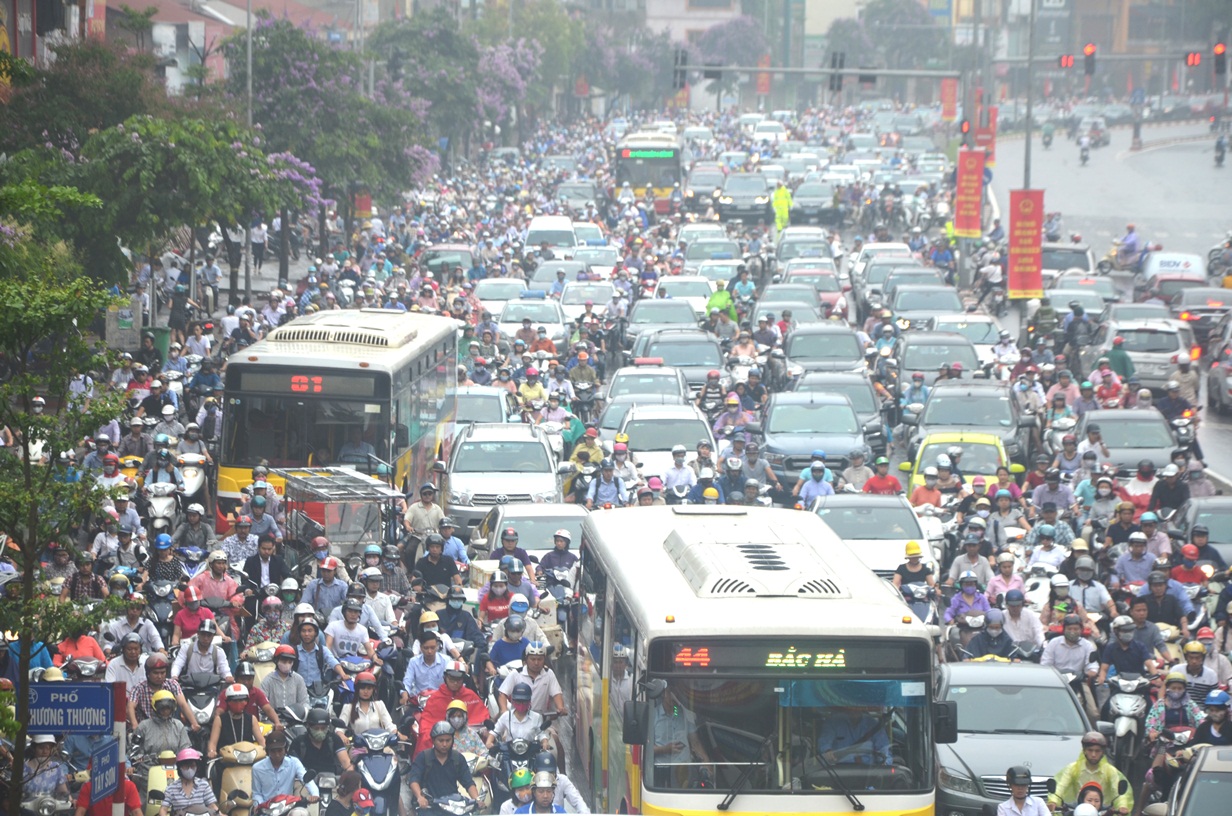 Hà Nội: Ngập sâu, giao thông hỗn loạn khắp nơi