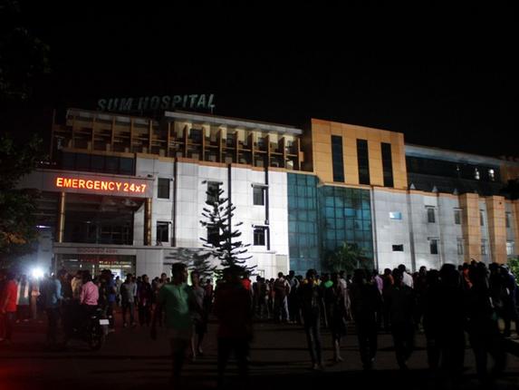 Ngọn lửa bắt nguồn từ khoa huyết học của Bệnh viện Sum. Ảnh: AP