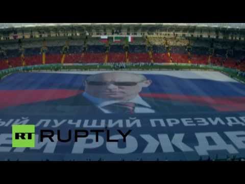 Sự kiện đặc biệt trên sân vận động Grozny mừng sinh nhật ông Putin năm 2015. Ảnh cắt từ YouTube