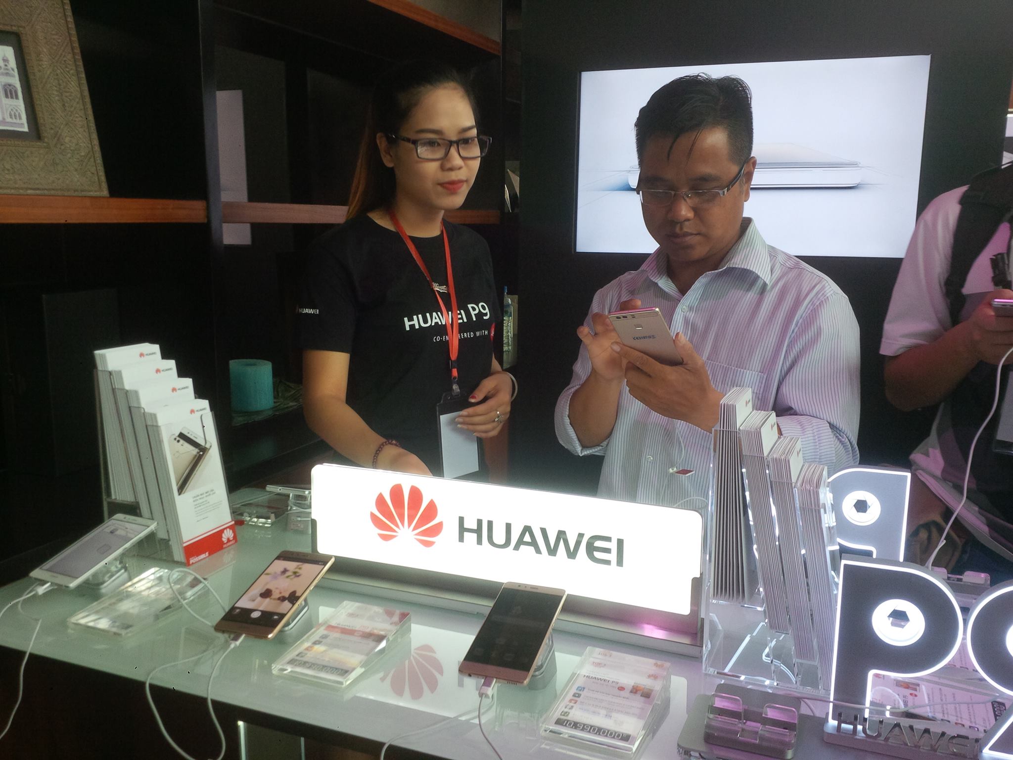 Gần 400 đơn đặt mua Huawei P9