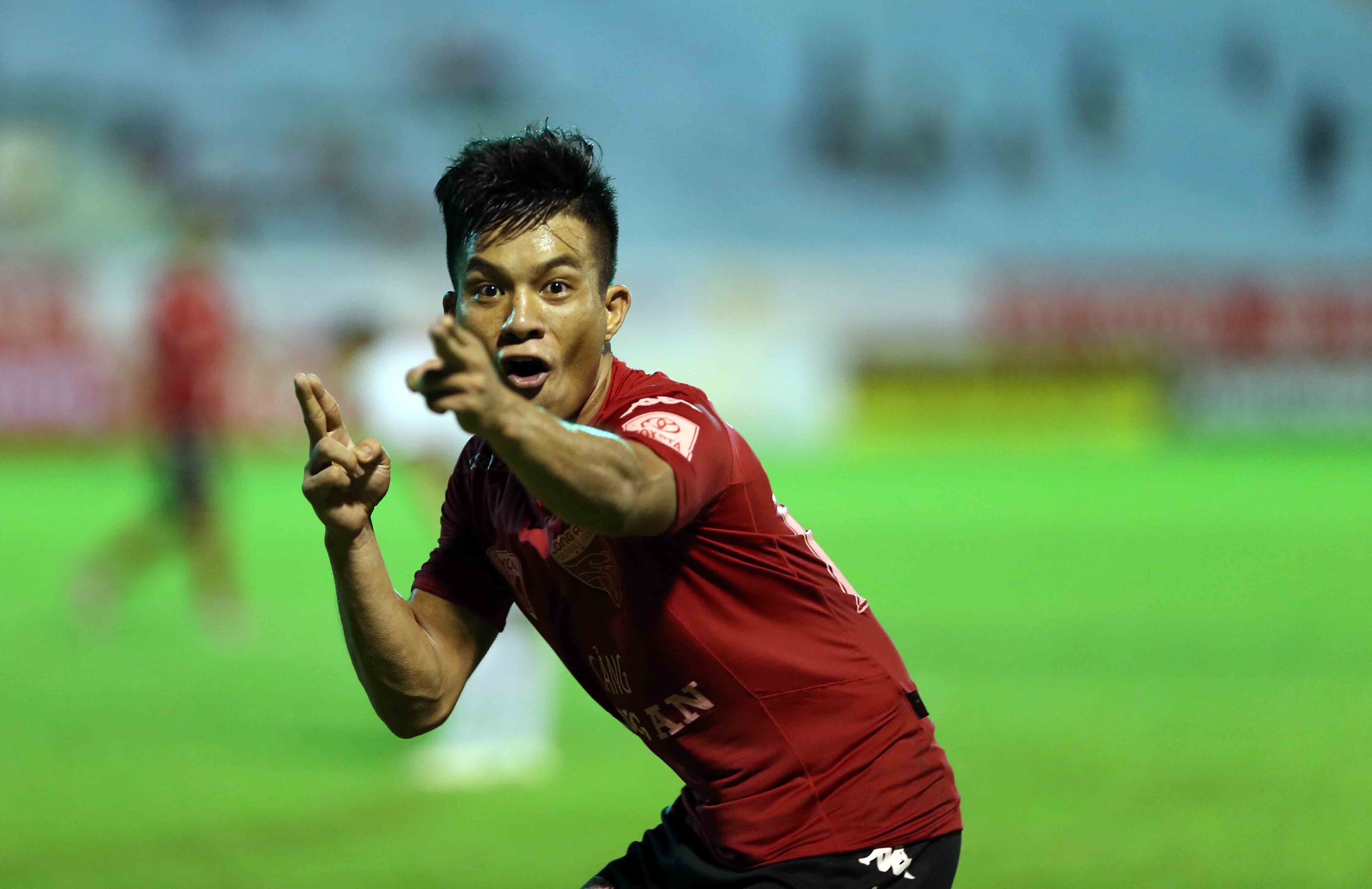 Long An vất vả trụ lại V-League