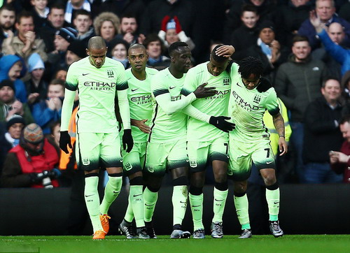 Sao trẻ lập hat-trick, Man City đè bẹp Aston Villa
