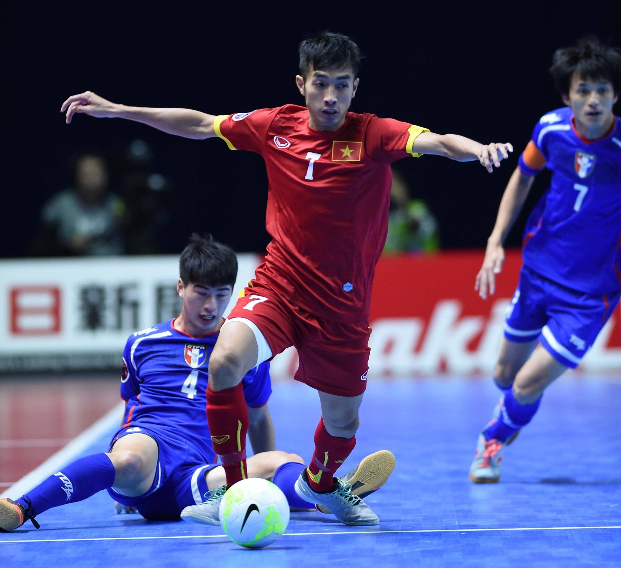 Tuyển futsal Việt Nam ghi 5 bàn vẫn lo
