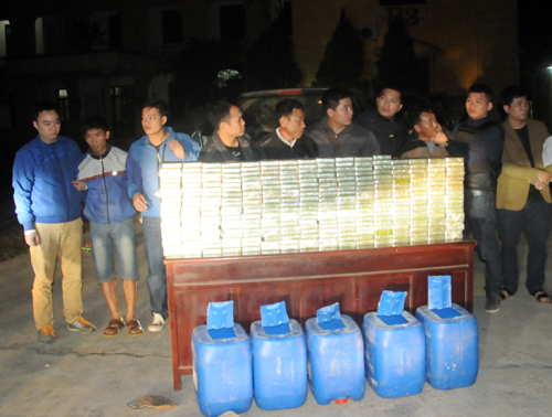 Khoét đáy can để giấu 300 bánh heroin tuồn vào Việt Nam