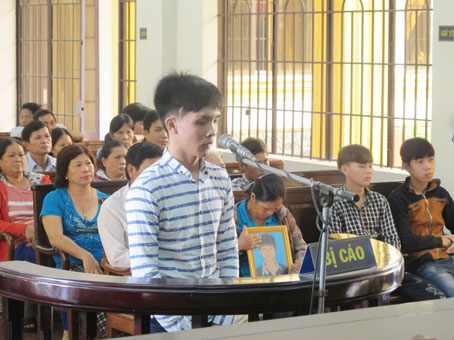 Dẫn người yêu đi chơi, cậu học trò thành "sát thủ"