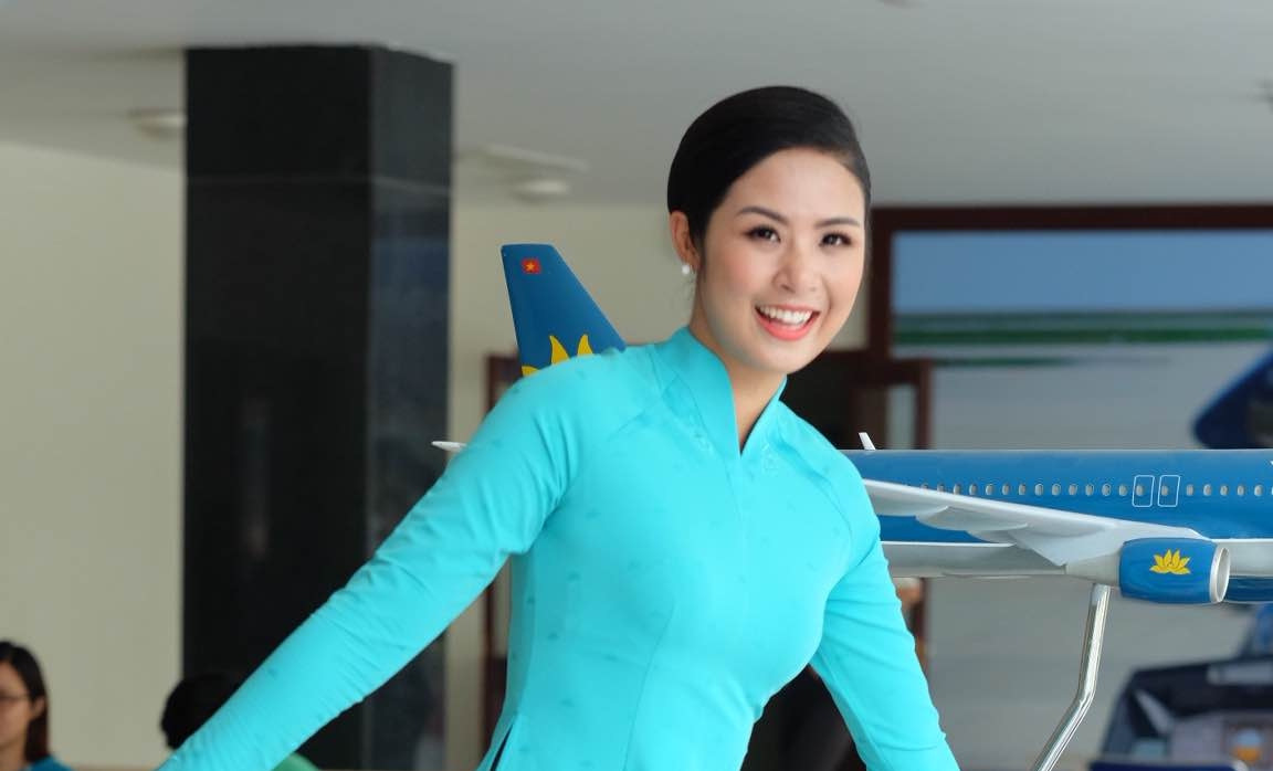 Hoa hậu Ngọc Hân học làm tiếp viên hàng không