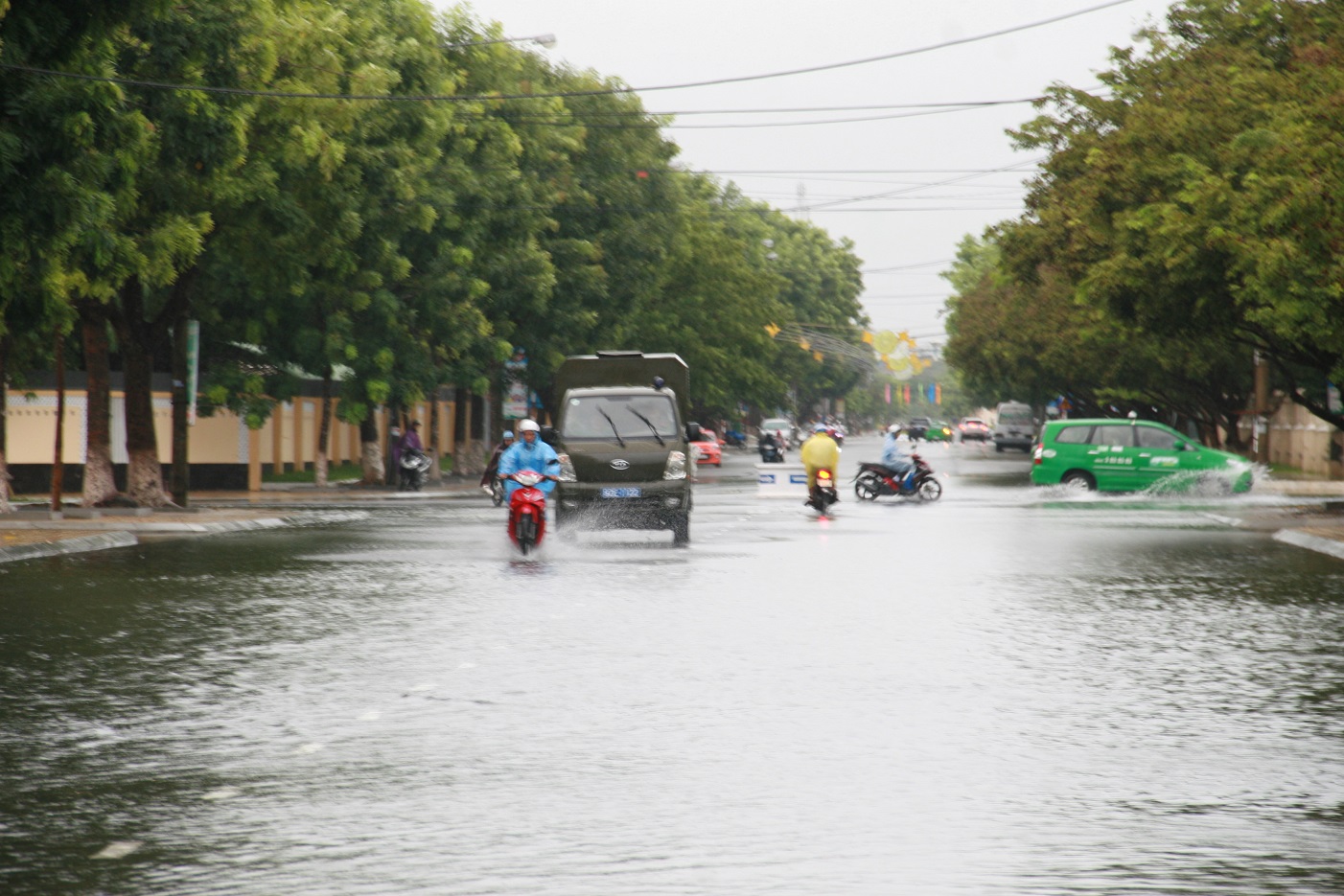 Quảng Nam, Đà Nẵng cho học sinh nghỉ học tránh bão