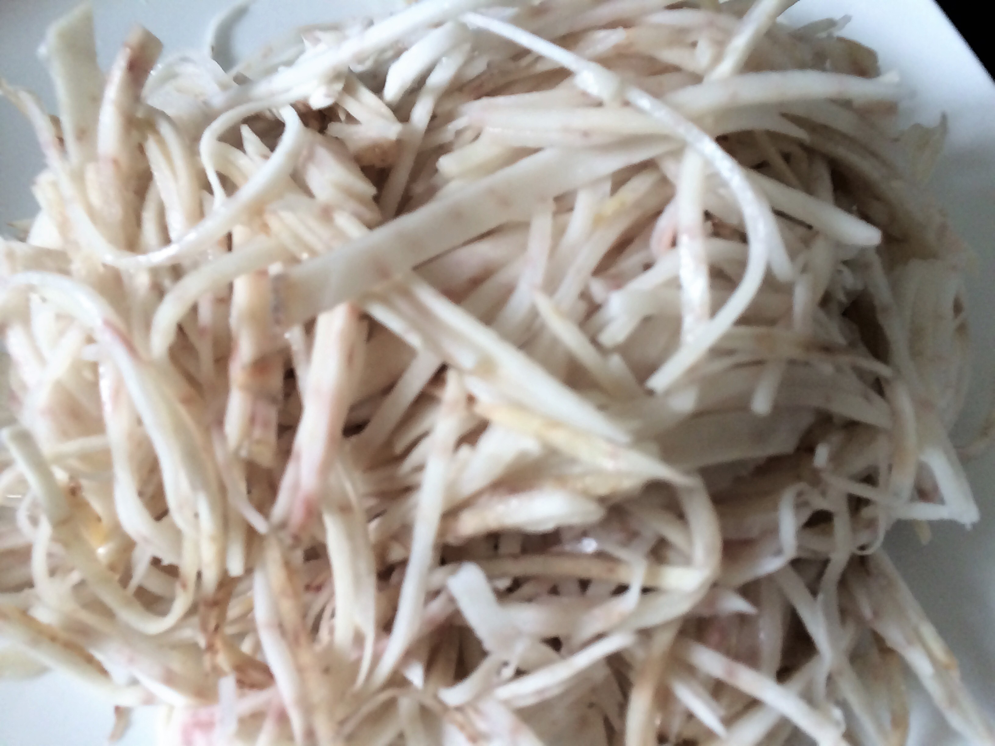Khoai môn xắt sợi