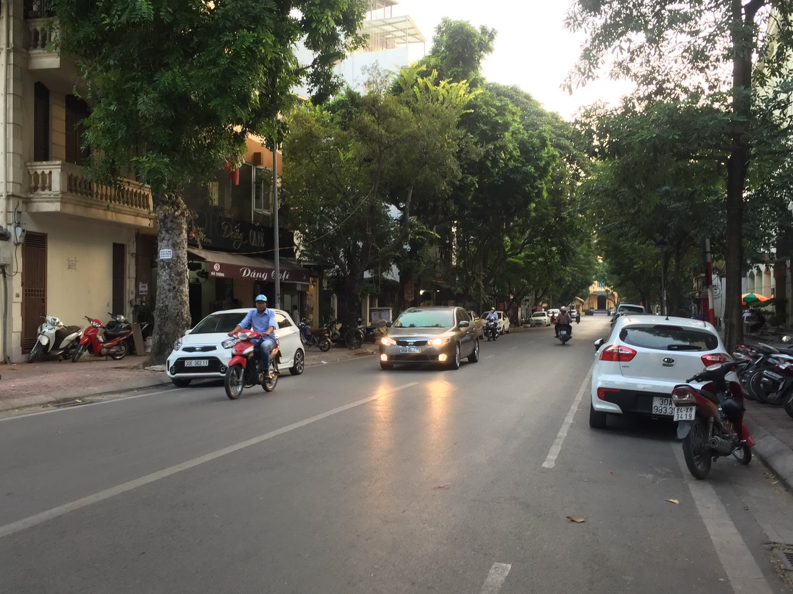 Băn khoăn đỗ ô tô ngày chẵn, lẻ