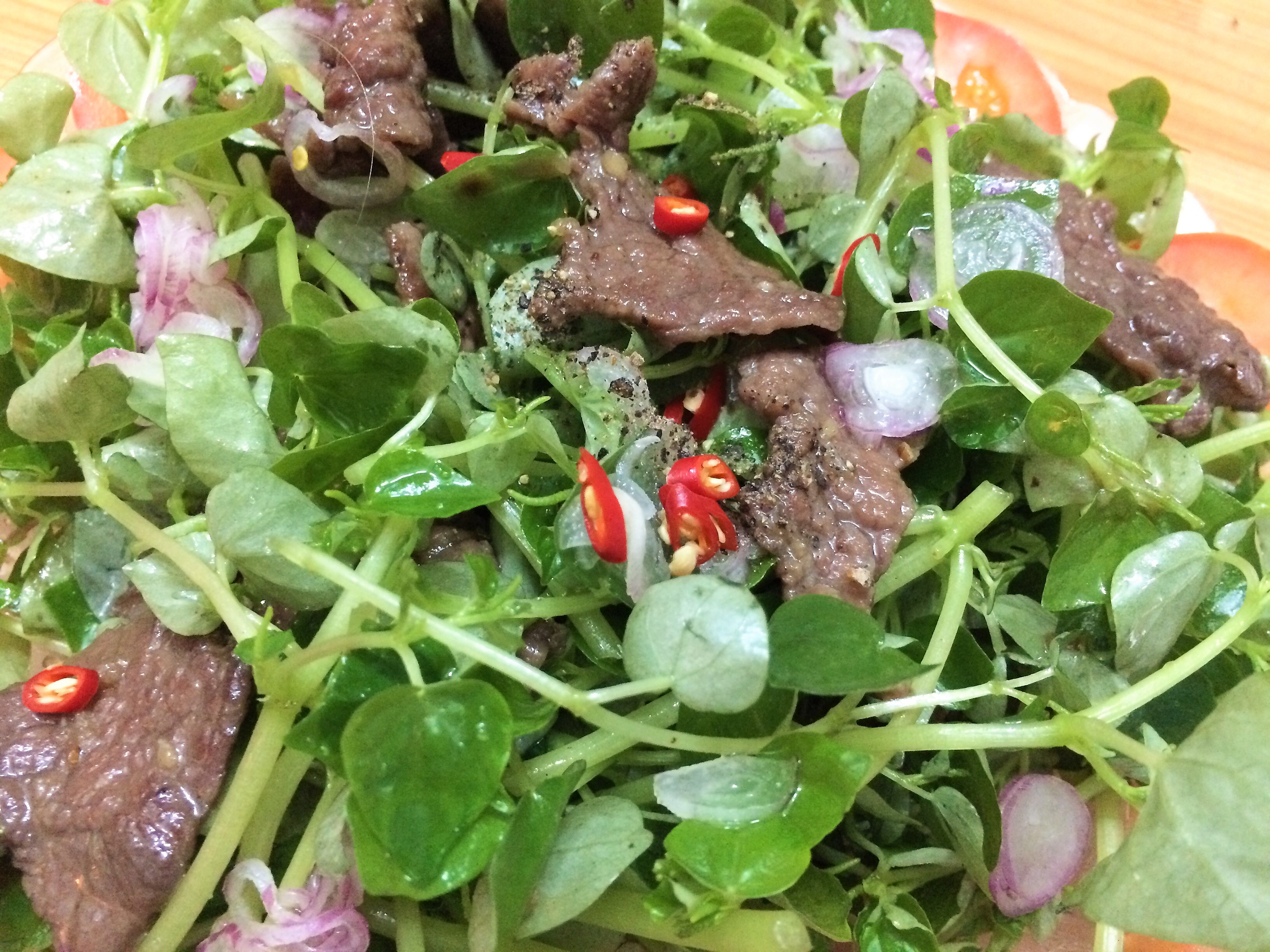 “Tút” dáng, giữ eo với rau càng cua trộn thịt bò