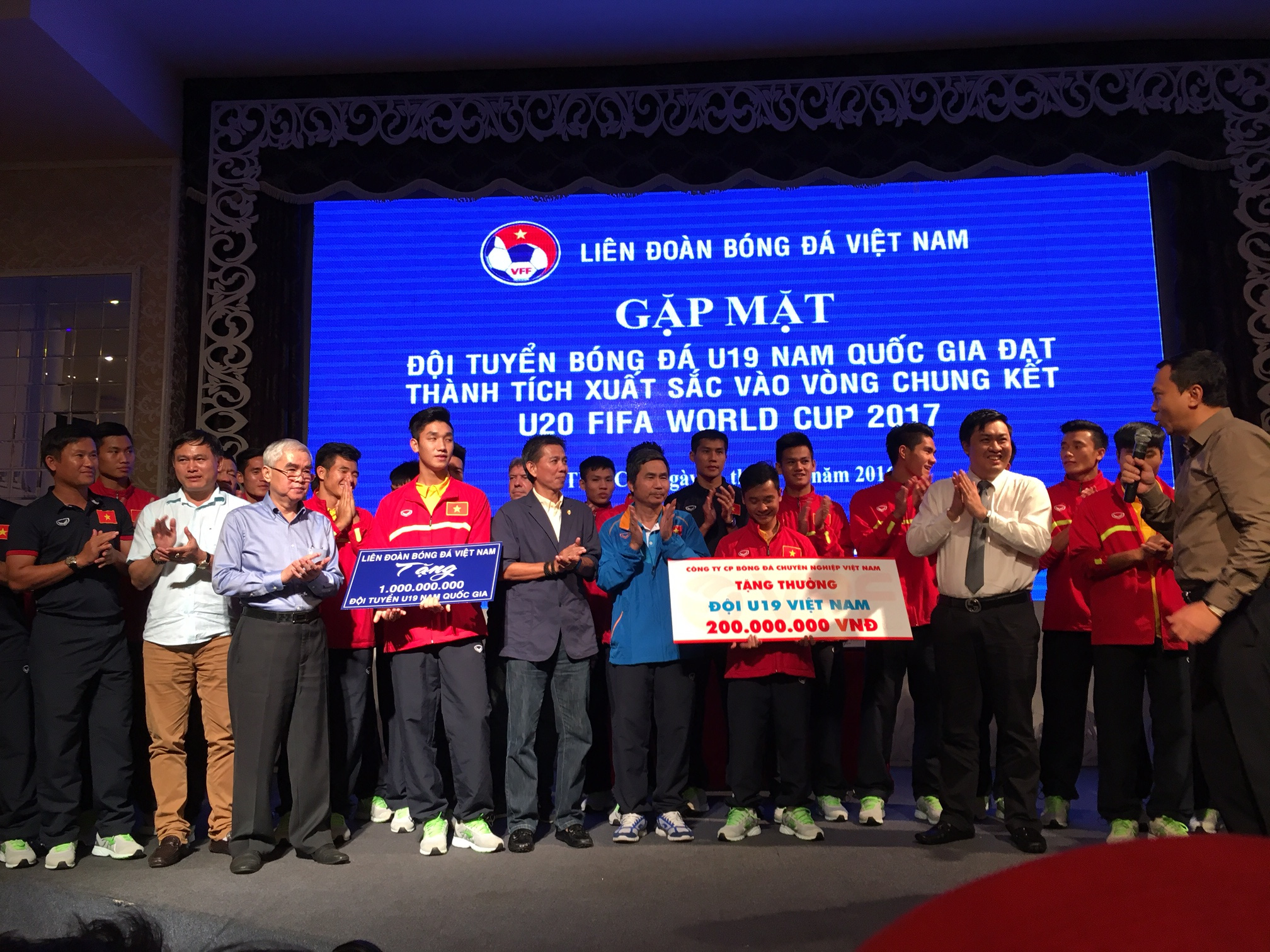 U19 Việt Nam vui như hội vì được thưởng cao gấp đôi