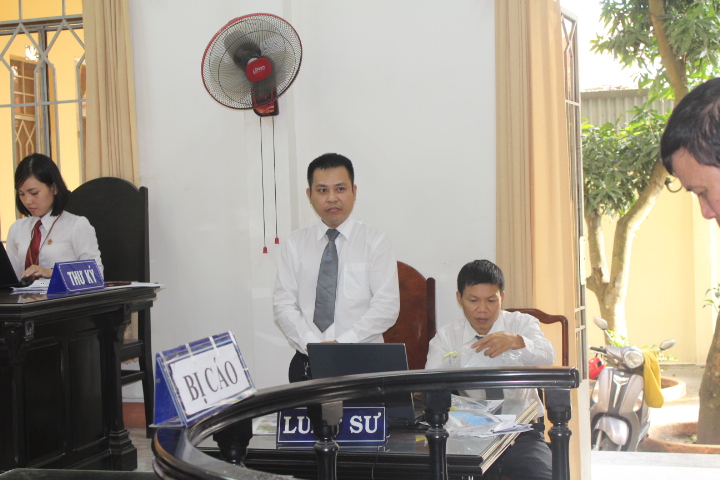 Luật sư bảo vệ quyền lợi cho bị hại đề nghị tòa trả hồ sơ điều tra lại