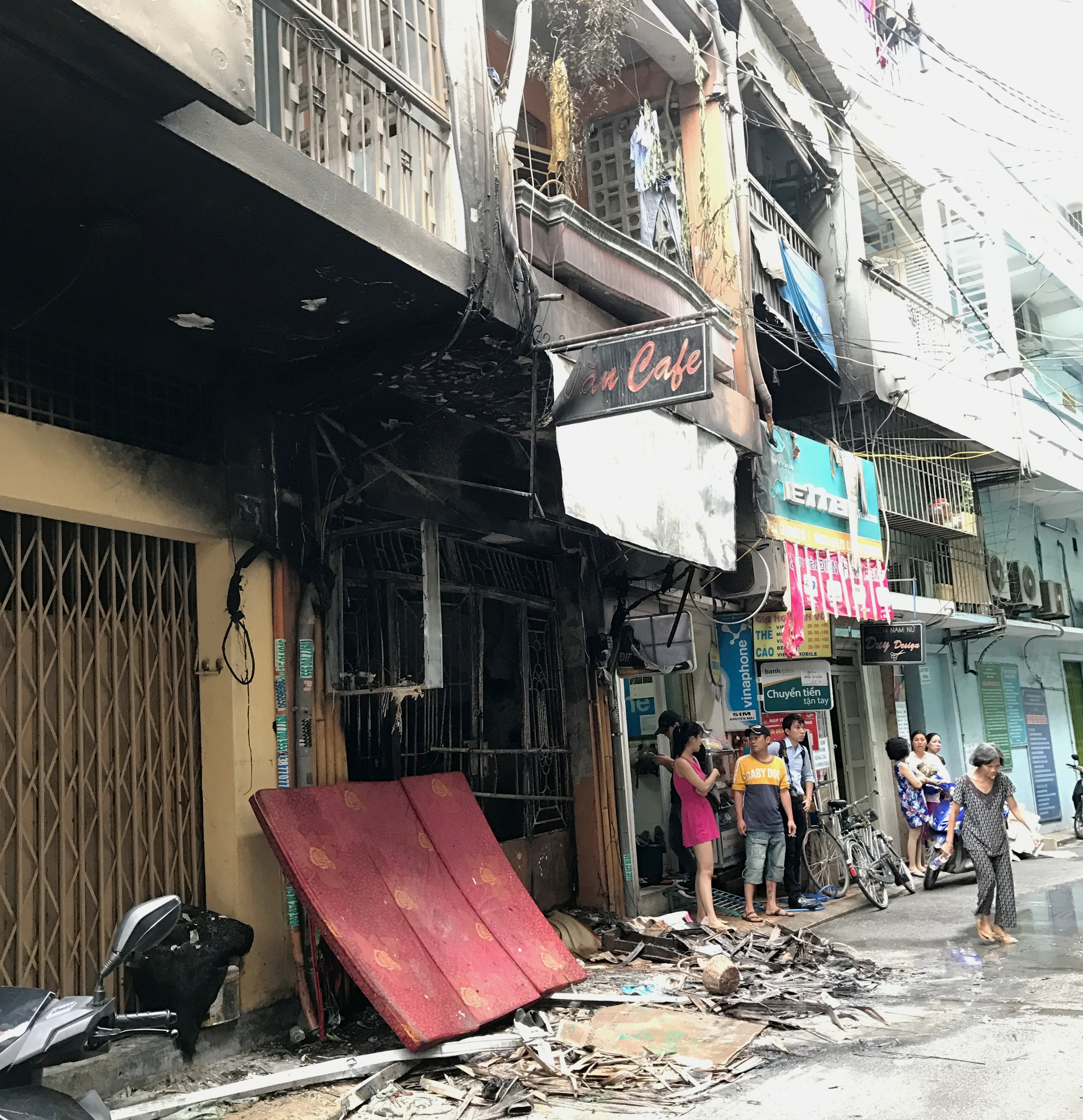 Vụ cháy làm 6 người chết: Có 4 người nhảy lầu thoát thân