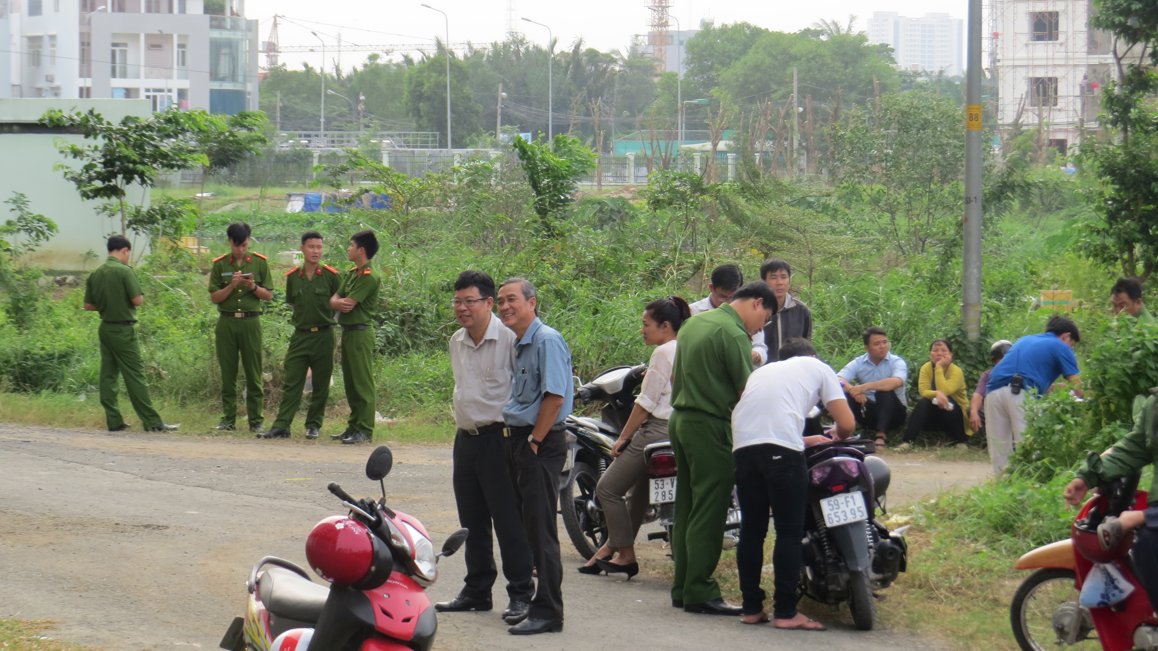Lực lương chức năng có mặt khám nghiệm hiện trường