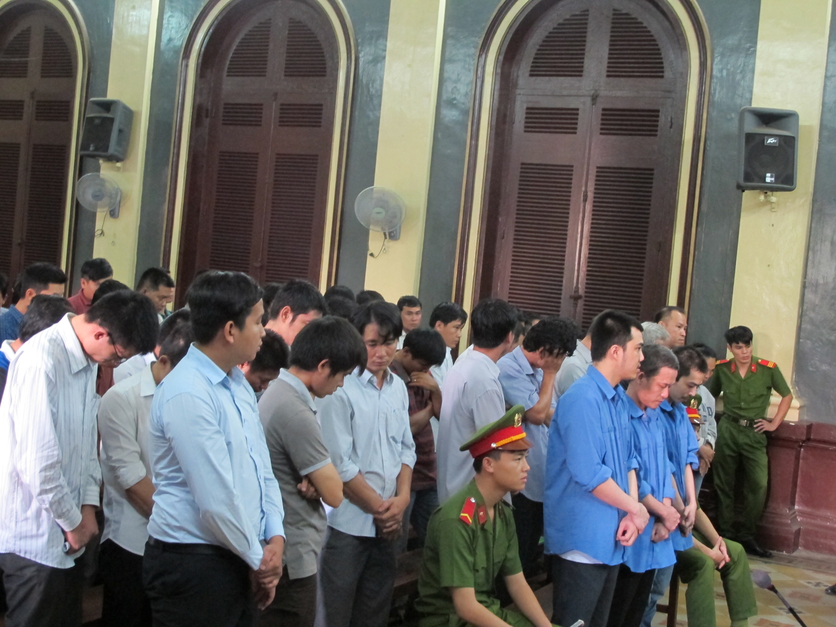 Kỹ sư, bác sĩ cùng đánh bạc chung “Người dệt mộng”