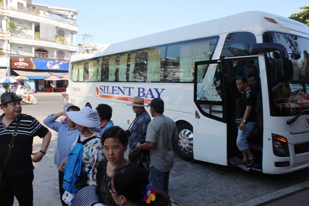 Công ty Silent Bay do vợ và con trai ông Tuyến thành lập với nhiều vi phạm trong đó sử dụng lao động Trung Quốc trái phép