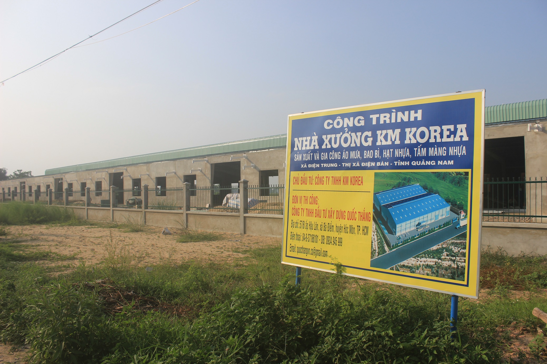 
Nh&agrave; m&aacute;y gần ho&agrave;n thiện d&ugrave; chưa được cấp ph&eacute;p
