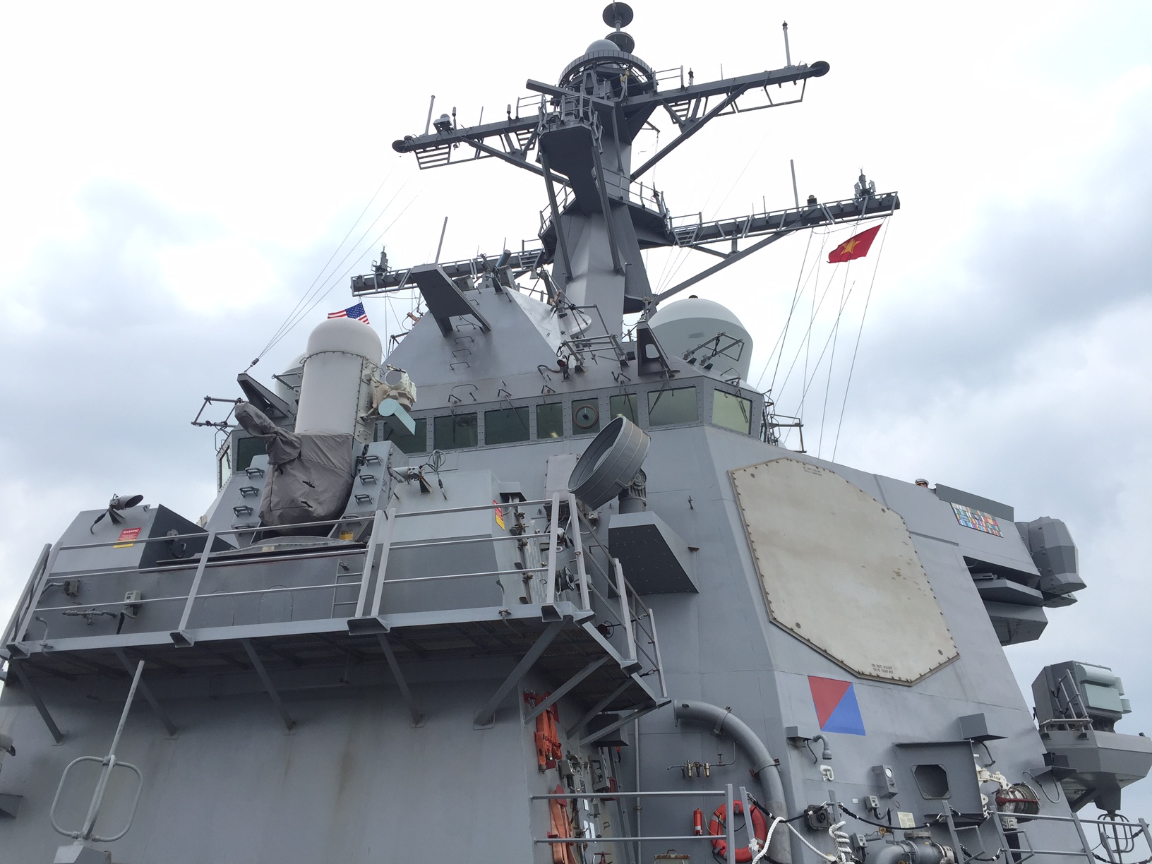
USS John S. McCain l&agrave; t&agrave;u khu trục mang t&ecirc;n lửa dẫn đường được cho l&agrave; uy lực nhất trong đội t&agrave;u khu trục tr&ecirc;n thế giới
